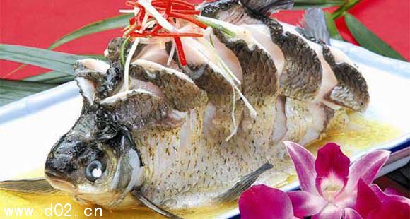 梦见鱼吃鱼，梦境背后的深层含义与解析